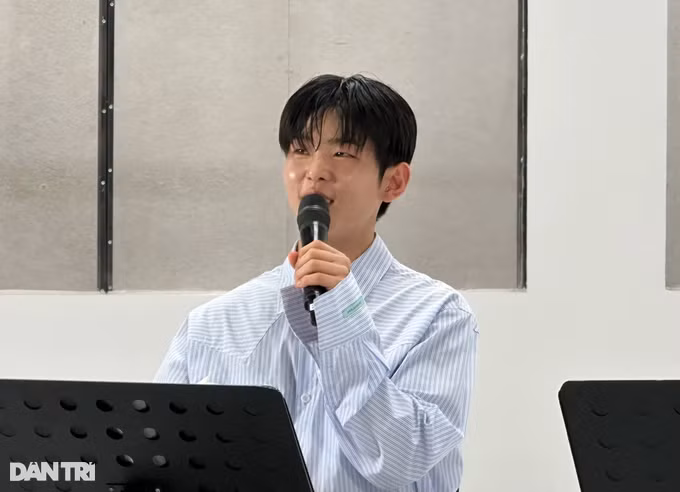 Sao Han bi moi ra khoi quan ca phe tai Sai Gon