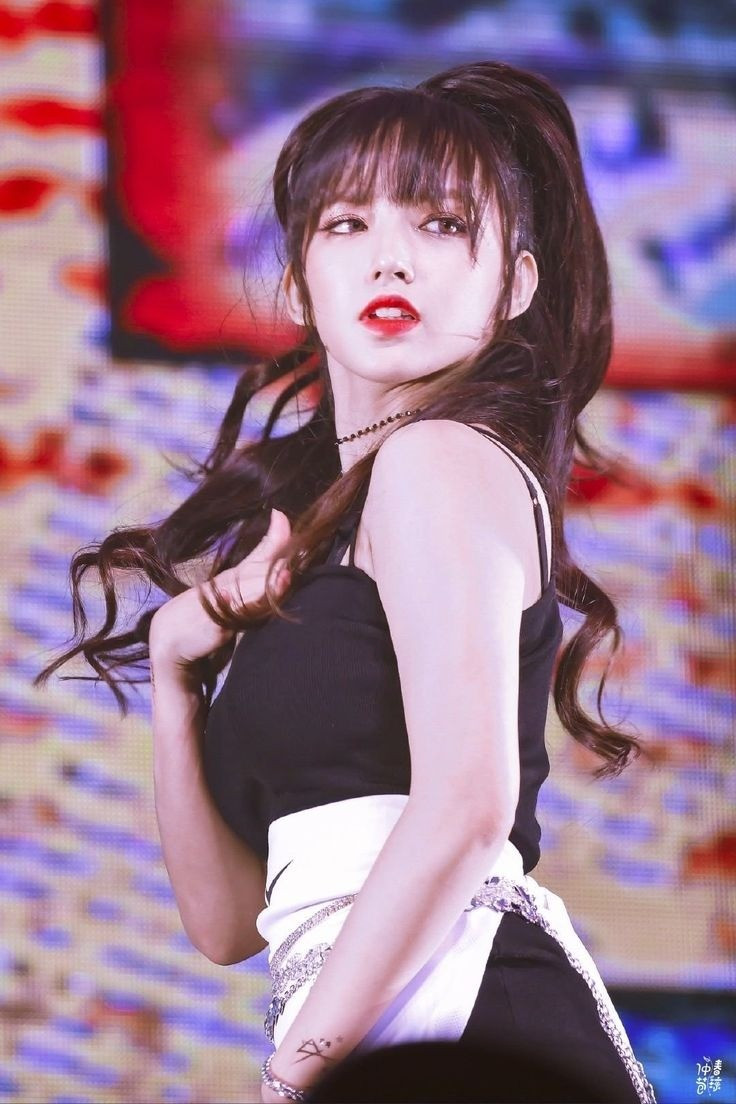 Nu dien vien 25 tuoi bi dua tin la nhan tinh cua Luong Trieu Vy-Hinh-9