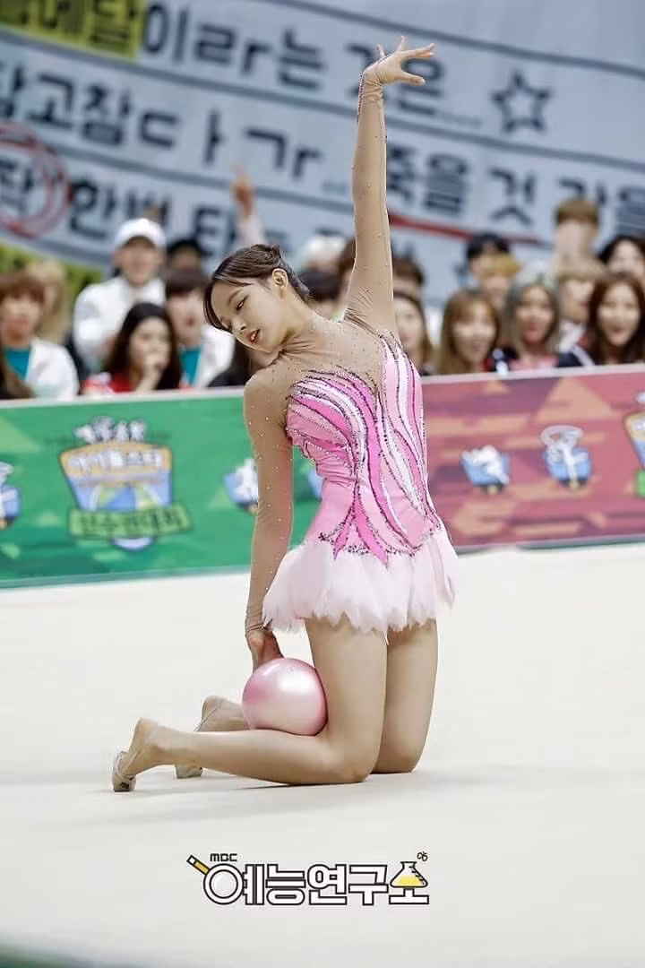 Nu dien vien 25 tuoi bi dua tin la nhan tinh cua Luong Trieu Vy-Hinh-7