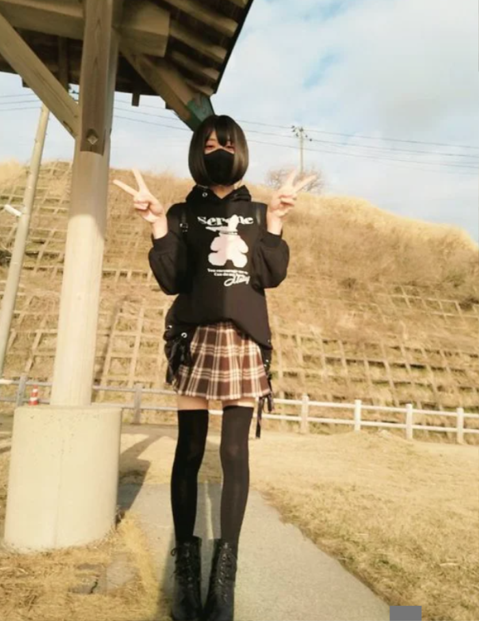 Thieu nu xinh dep khien coi mang soc khi cong khai anh qua khu-Hinh-2