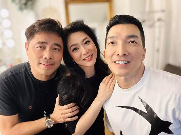 Chị cập nhật hình ảnh đi diễn, gặp gỡ bạn bè, tương tác với khán giả, đi chơi cùng gia đình, người thân... Ca sĩ cho thấy cuộc sống diễn ra bình thường, tránh trả lời mọi câu hỏi về hôn nhân.