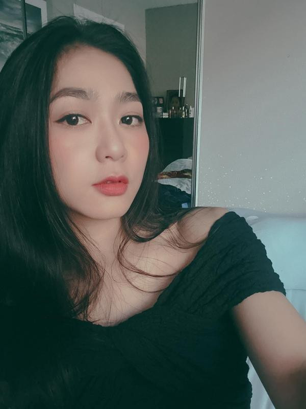 hời gian qua, Hà Thanh Xuân chăm đi diễn nhiều tụ điểm ở hải ngoại. Các ngày kỷ niệm, lễ lạt, chị cũng chỉ bày tỏ lòng biết ơn đối với khán giả, Tổ nghiệp và chia sẻ về kế hoạch ra sản phẩm.