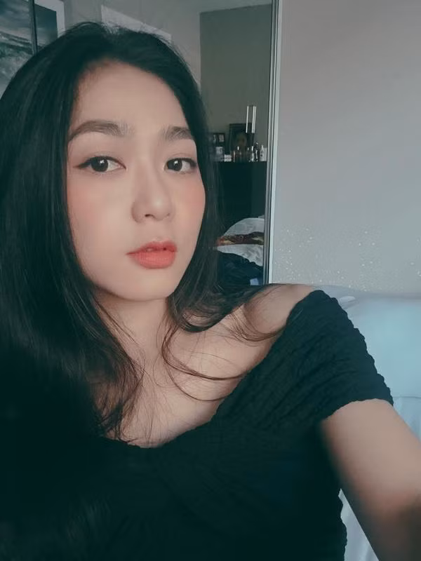 Thời gian qua, Hà Thanh Xuân chăm đi diễn nhiều tụ điểm ở hải ngoại. Các ngày kỷ niệm, lễ lạt, chị cũng chỉ bày tỏ lòng biết ơn đối với khán giả, Tổ nghiệp và chia sẻ về kế hoạch ra sản phẩm.