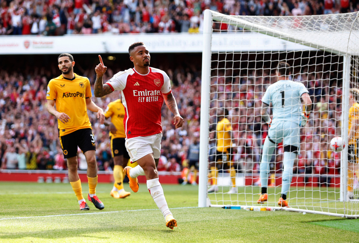 Gabriel Jesus (Arsenal) nhận số điểm 7,42 từ Whoscored. Chân sút người Brazil đóng góp 11 bàn và 6 kiến tạo cho "Pháo thủ".