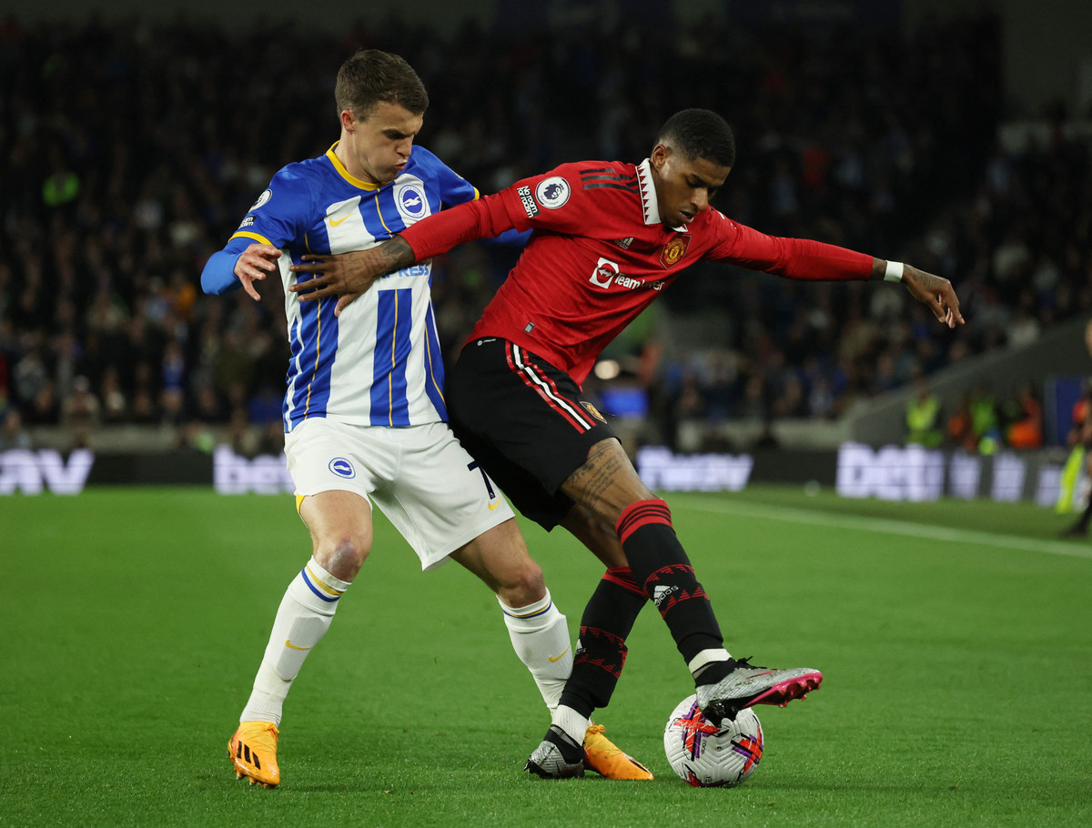 Solly March được đánh giá cao nhất đội hình Brighton sau khi giúp CLB này giành vé dự Europa League mùa tới. Tiền vệ này được Whoscored chấm 7,38 điểm. Anh ghi 7 bàn và góp 7 kiến tạo sau 33 trận cho Brighton.