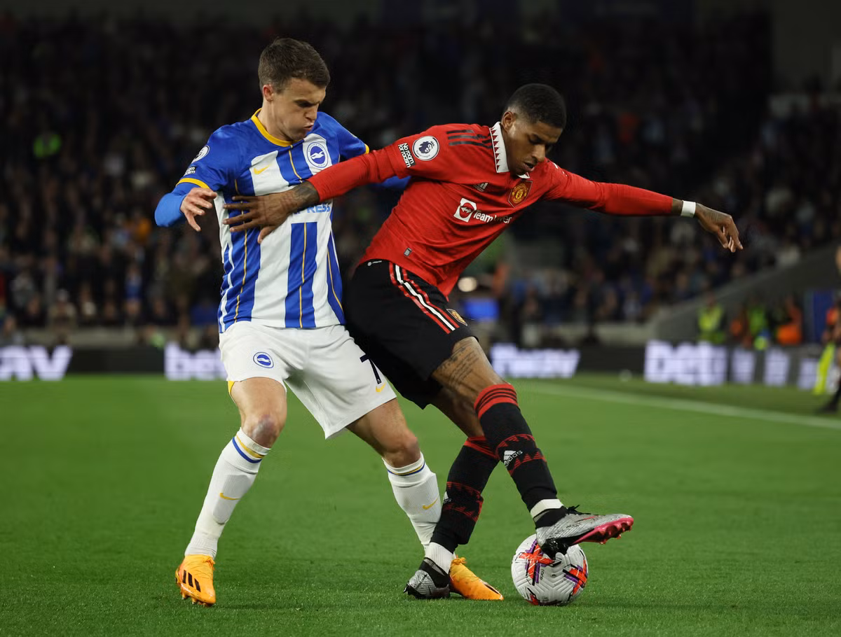 Solly March được đánh giá cao nhất đội hình Brighton sau khi giúp CLB này giành vé dự Europa League mùa tới. Tiền vệ này được Whoscored chấm 7,38 điểm. Anh ghi 7 bàn và góp 7 kiến tạo sau 33 trận cho Brighton.