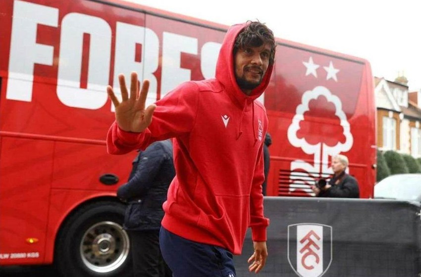 Nhom cau thu Brazil bi lua qua mang