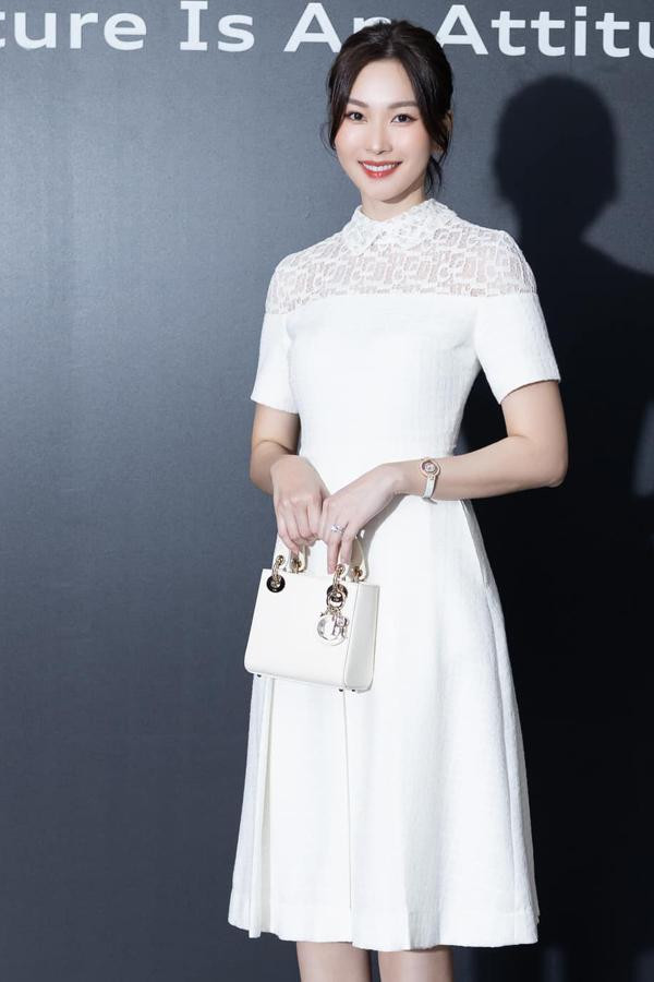 hời gian gần đây, ngoài công việc trợ lý cho chồng doanh nhân 36 tuổi, Đặng Thu Thảo còn có những công việc cá nhân cho mình. Cô luôn xuất hiện trong các sự kiện của nhiều thương hiệu lớn. Đây cũng là nguồn thu nhập giúp Hoa hậu Việt Nam 2012 độc lập về tài chính.