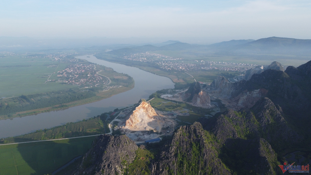 Ngoi chua dac biet o Thanh Hoa, moi ngay co dan khi hoang ru nhau ve-Hinh-6