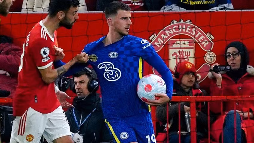 Man United chieu mo 'bom tan', chia tay 3 ngoi sao-Hinh-2