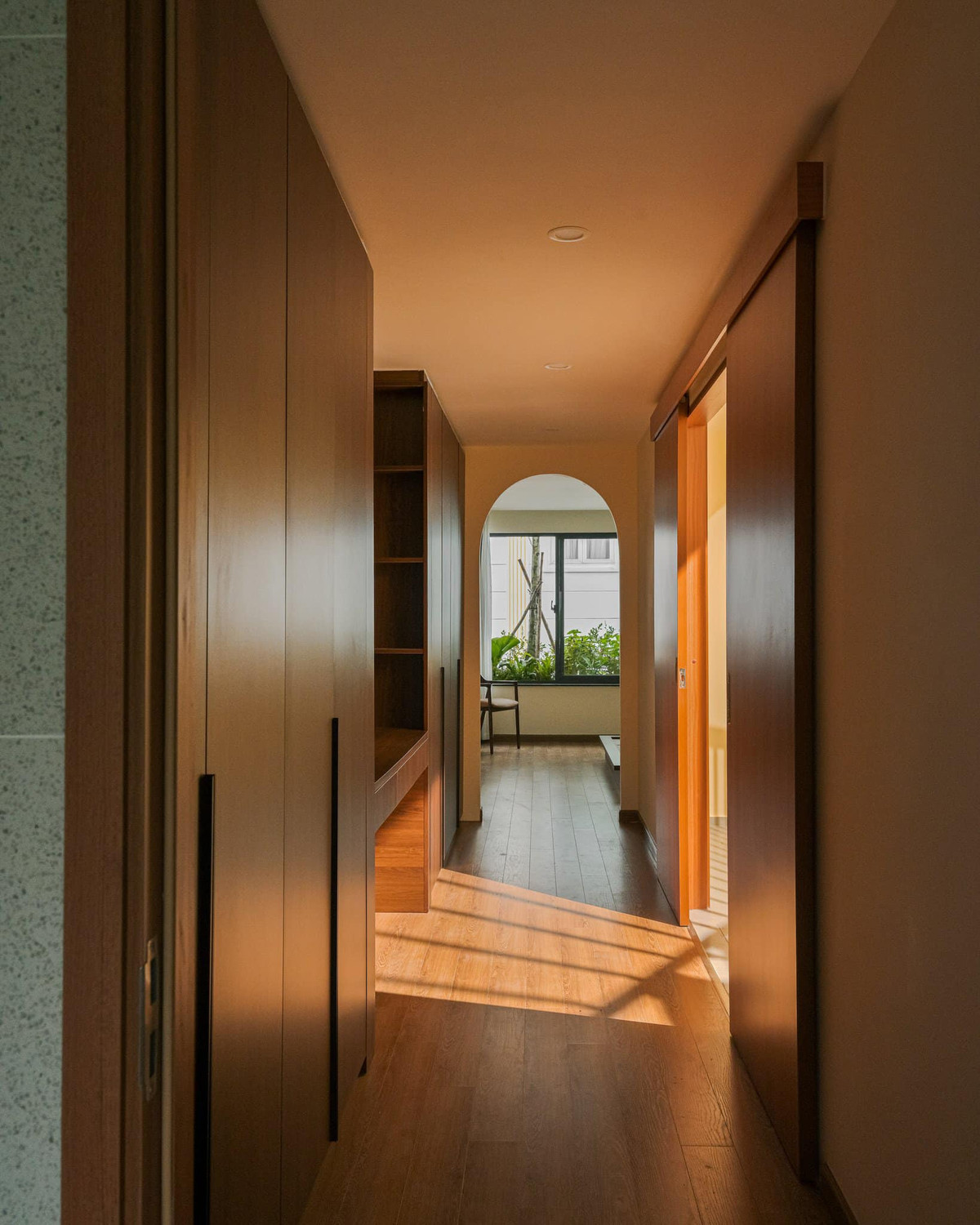 Ngoi nha tich hop be boi mat lanh, dung tre lam tuong bao-Hinh-19