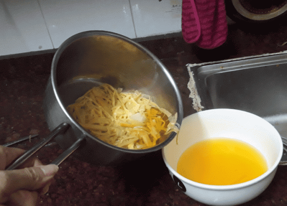 Uong nuoc luoc mang de giai nhiet co the co dung khong?