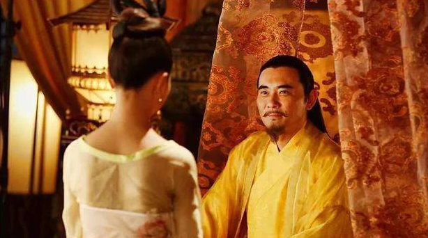 Cung nu kem sac nhung duoc sung ai nho hanh dong la la ai?