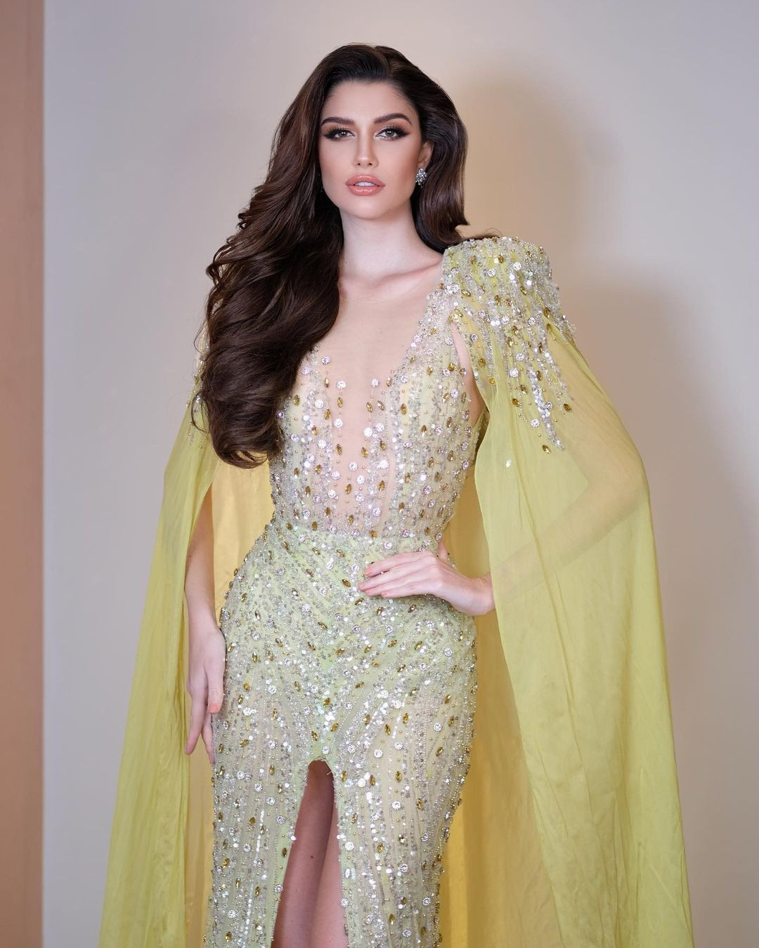 Isabella Menin thể hiện phong độ ổn định trong suốt cuộc thi và chiến thắng thuyết phục. Isabella cũng là người đẹp Brazil đầu tiên đoạt vương miện Hoa hậu Hòa bình Quốc tế.