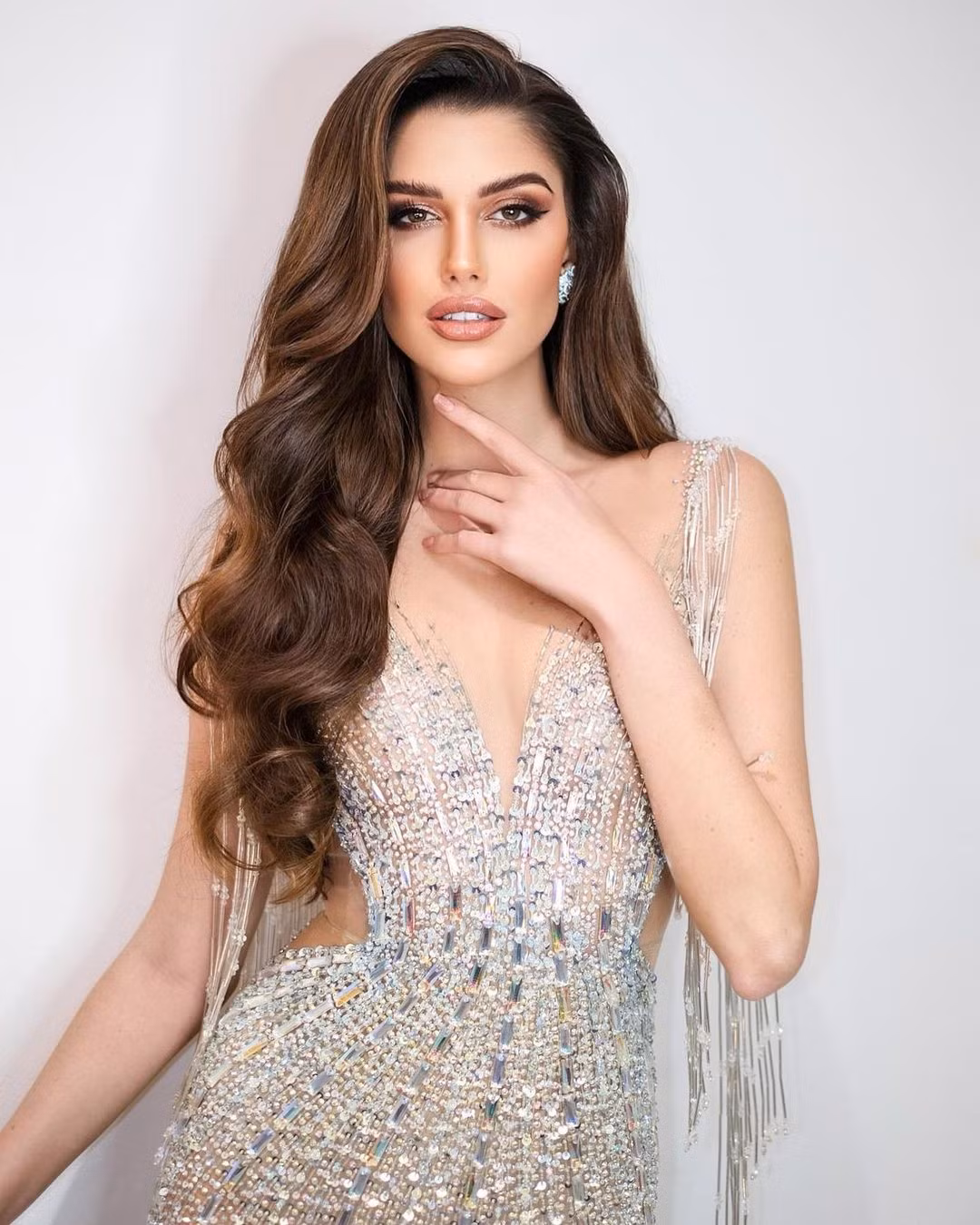 Trong đêm chung kết Hoa hậu Hòa bình Quốc tế 2022, khi được hỏi về quan điểm của bản thân đối với vấn đề chiến tranh giữa Nga và Ukraine, cô trả lời: “Tôi chỉ muốn nói rằng, chiến tranh sẽ mang lại nỗi đau và sự mất mát. Mỗi người nên làm một điều gì đó, dù chỉ là một hành động nhỏ. Chúng ta có thể vượt qua chiến tranh, sự xung đột và nỗi đau bằng sự thấu hiểu lẫn nhau”.