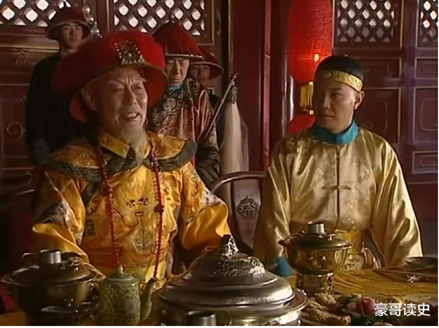 Vi sao Can Long su dung Hoa Than nhu “quan co” de chen ep con?-Hinh-3