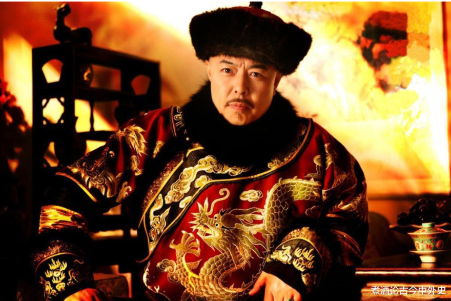 Vi sao Can Long su dung Hoa Than nhu “quan co” de chen ep con?