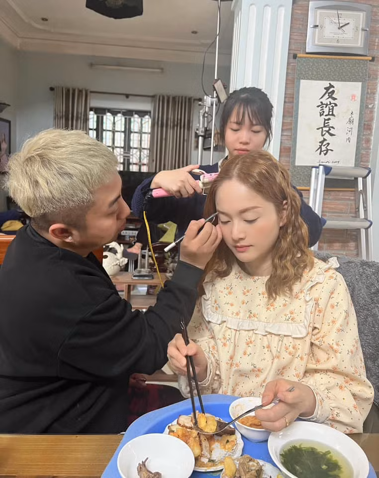 Hinh anh hai huoc cua dan dien vien 'Gia dinh minh vui bat thinh linh'-Hinh-9