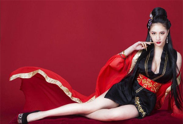 Quy Hoa Bao Dien hay Tich Ta Kiem Pho deu la... phi thuc te?