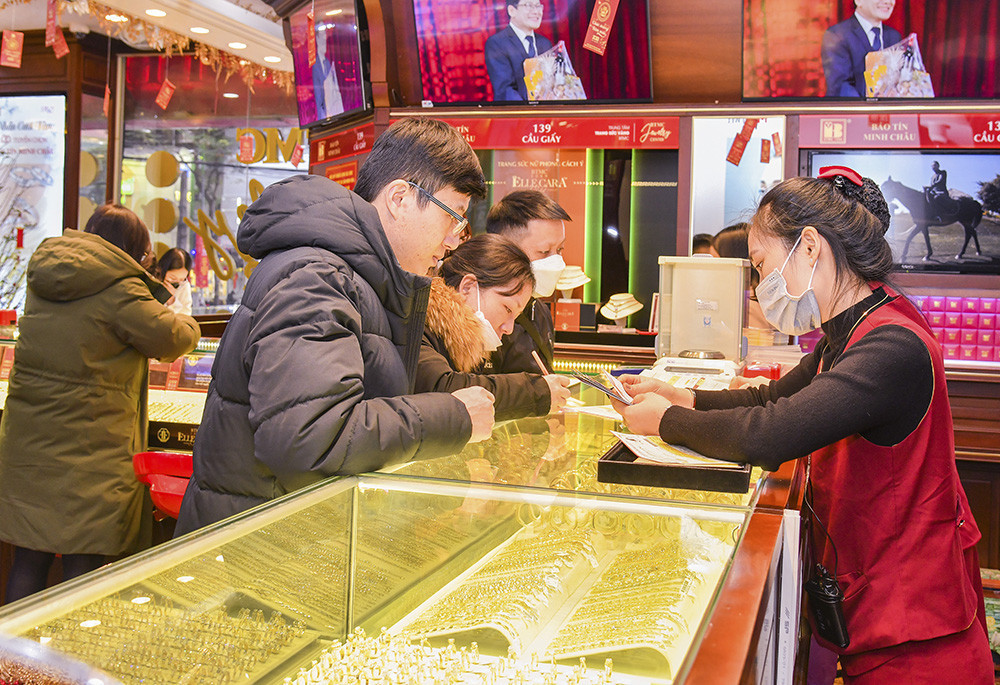 Giá vàng thường giảm sau ngày vía Thần Tài, sao phải đổ xô đi mua giá đắt? - Hình 2 Gia vang thuong giam sau ngay via Than Tai, sao phai do xo di mua gia dat?-Hinh-2