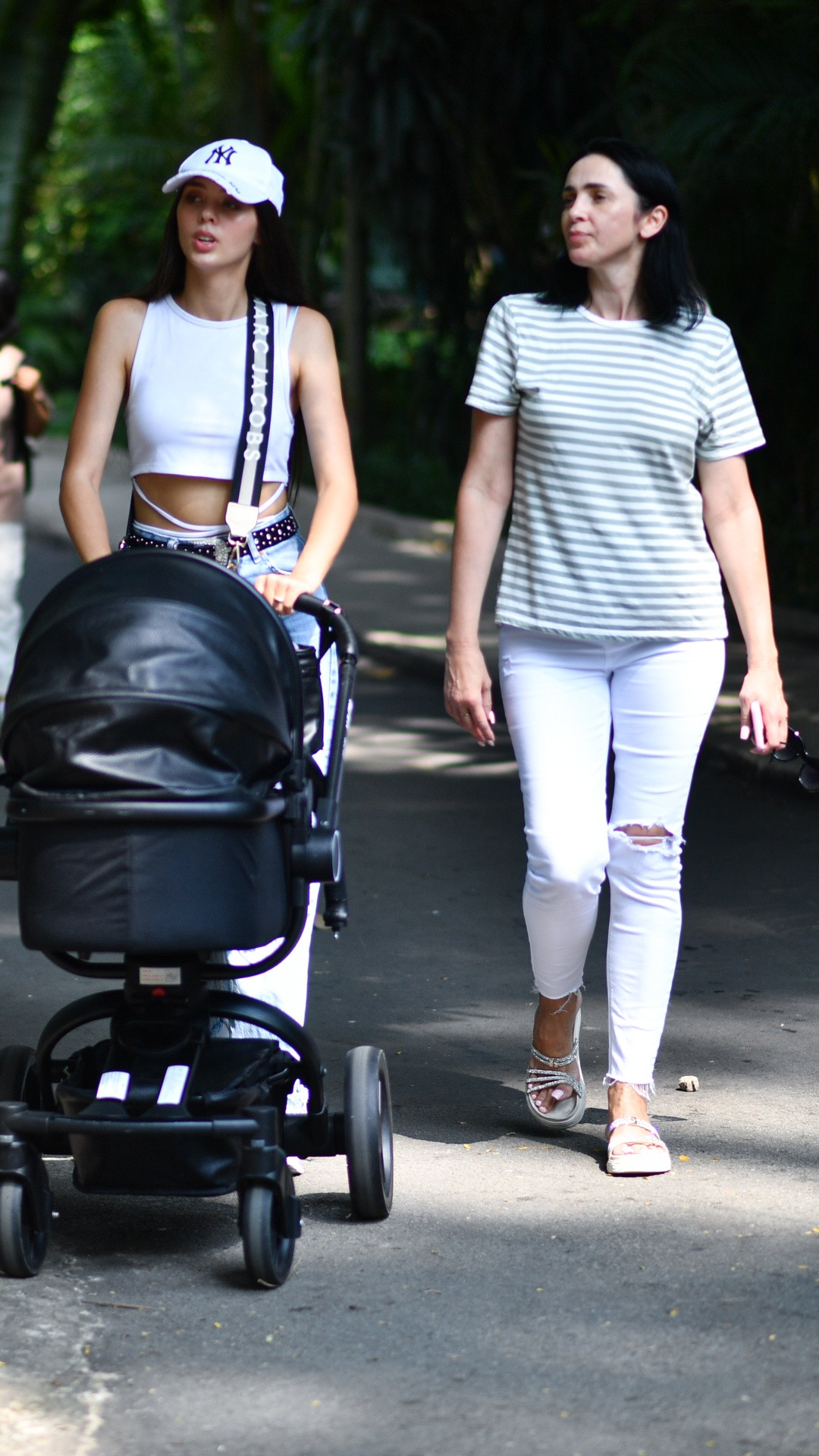 Mau Tay Dianka hoc tieng Viet, cham con trong ngay vang Bui Tien Dung-Hinh-18