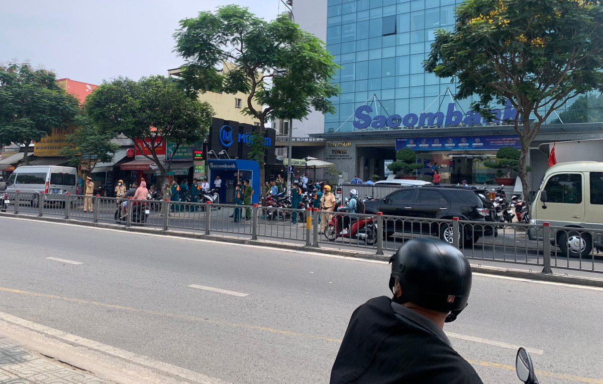 Sáng 6/3, Cục Cảnh sát hình sự Bộ Công an phối hợp với Công an TP.HCM, Công an quận Gò Vấp, phong tỏa trụ sở văn phòng đại diện của Công ty Cổ phần Kinh doanh F88, nằm trên đường Nguyễn Oanh, TP.HCM.