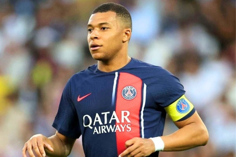 Mẹ Mbappe: Thiên chức làm mẹ khiến đám đàn ông quyền lực quay cuồng - Hình 3 Me Mbappe: Thien chuc lam me khien dam dan ong quyen luc quay cuong-Hinh-3