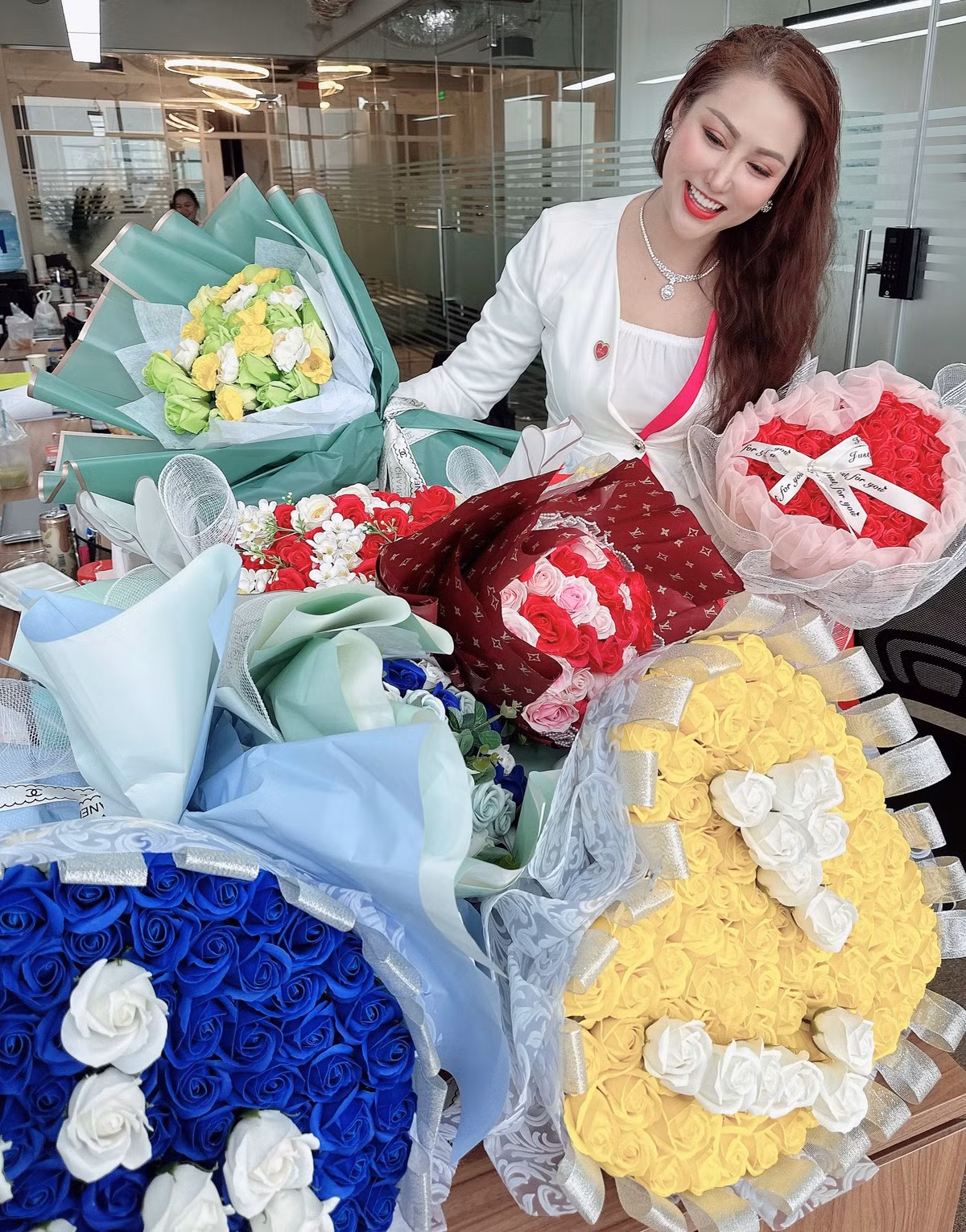 Ly do Phi Thanh Van khong bao gio 'an mieng tra mieng' voi antifan-Hinh-4