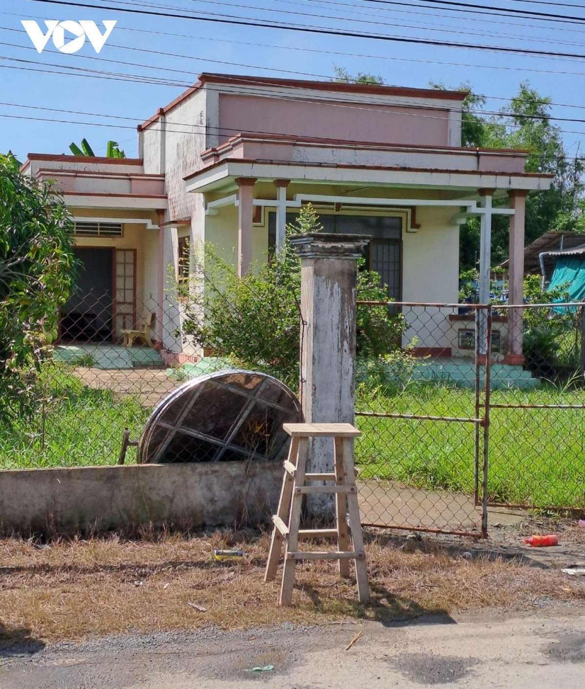 Phat hien bo xuong nguoi trong nha ve sinh, cong an khan truong lam ro