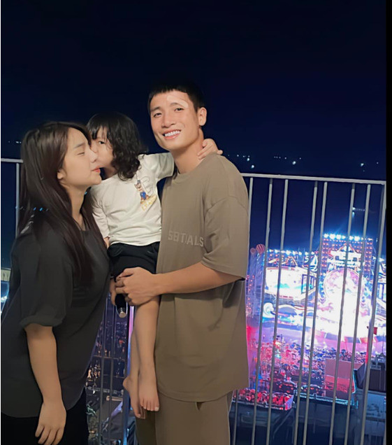 Vo Bui Tien Dung khong mo cua cho chong vao nha, an ninh phai ho tro?