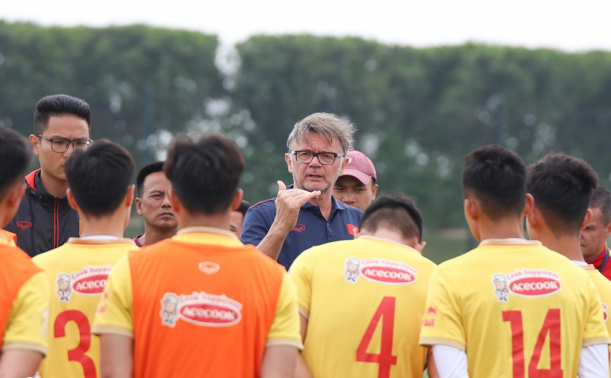 HLV Philippe Troussier va U23 Viet Nam: Duong dai moi biet ngua hay
