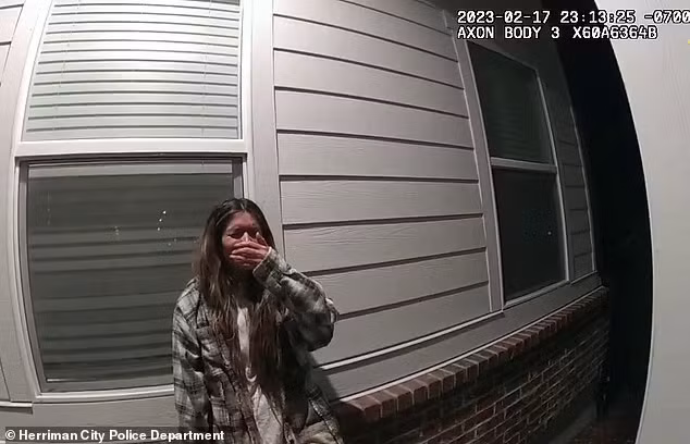 Sao TikTok bi bat vi nem ghe vo tinh trung dau con