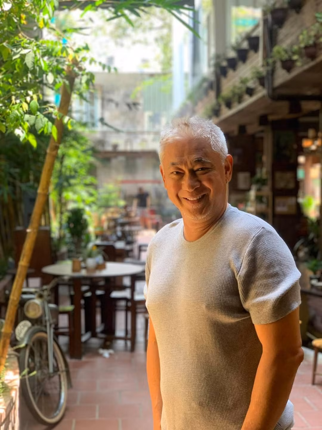 “Ong bo quoc dan” man anh Viet: Ngoai doi la ve si lung danh