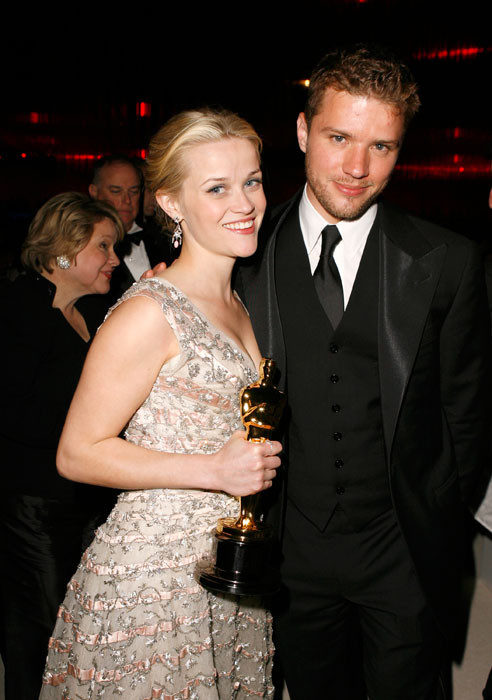 Chỉ vài tháng sau lời cảm ơn “người chồng tuyệt vời” trong bài phát biểu nhận giải Oscar cho Nữ chính xuất sắc nhất năm 2006, Reese Witherspoon đã đệ đơn xin ly hôn với chồng là Ryan Phillippe. Dù Reese và chồng đã có với nhau 2 đứa con kháu khỉnh, kết cục không mong muốn vẫn xảy ra.