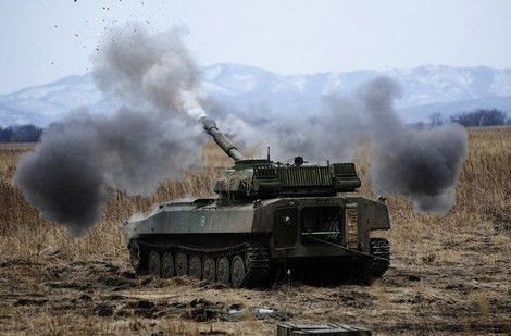 Khai hỏa pháo 122mm.