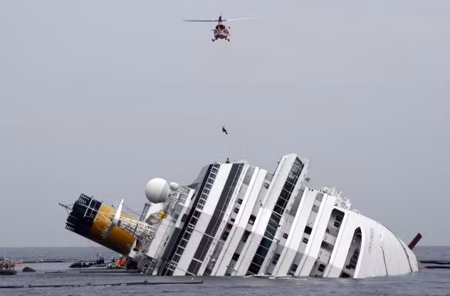 Năm 2012, Costa Concordia, một con tàu Ý va phải tảng đá và bị thủng ở thân tàu. Con tàu với hơn 4.000 hành khách và thành viên phi hành đoàn bị ngập nước. Cứu hộ đã mất hơn sáu giờ để hoàn thành nhiệm vụ giải cứu, nhưng khi kết thúc đã có 30 thi thể được tìm thấy, hai người mất tích và hàng chục người bị thương.