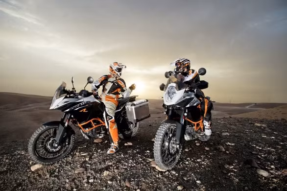 KTM 1190 Adventure 2013 được trang bị phanh ABS và hệ thống điều chỉnh lực bám cùng hai chế độ động cơ sao cho phù hợp với điều kiện vận hành off-road và đường phố.
