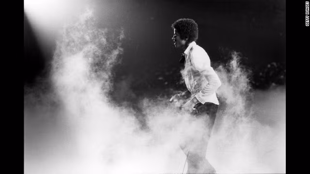 Michael Jackson trong buổi trình diễn với nhóm nhạc “The Jacksons 5” ở New Orleans, Mỹ vào tháng 3/10/1979.
