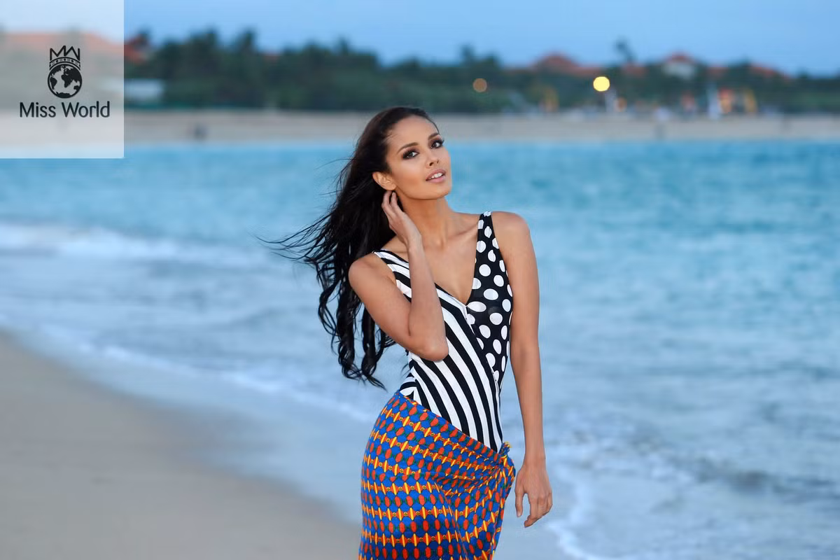 Megan Young sở hữu thân hình quyến rũ và chiều cao nổi bật 1,70cm. Mang trong mình hai dòng máu Mỹ - Philippines, Megan có vẻ đẹp lai hút mọi ánh nhìn.