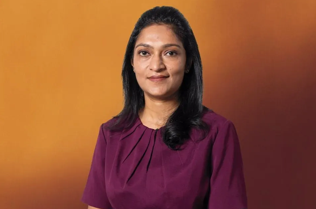 Mahima Datla (46 tuổi), Giám đốc điều hành Biological E. Quốc tịch: Ấn Độ. Mahima Datla gia nhập Biological E của gia đình với vai trò là tổng giám đốc vào năm 1998. Trong đại dịch Covid-19, Biological E đã sản xuất vắc xin với tên gọi Corbevax và cung cấp 100 triệu liều cho cộng đồng. Hiện nay, công ty cũng sản xuất hơn 2 triệu liều vắc xin mỗi ngày và cung cấp cho hơn 130 quốc gia.