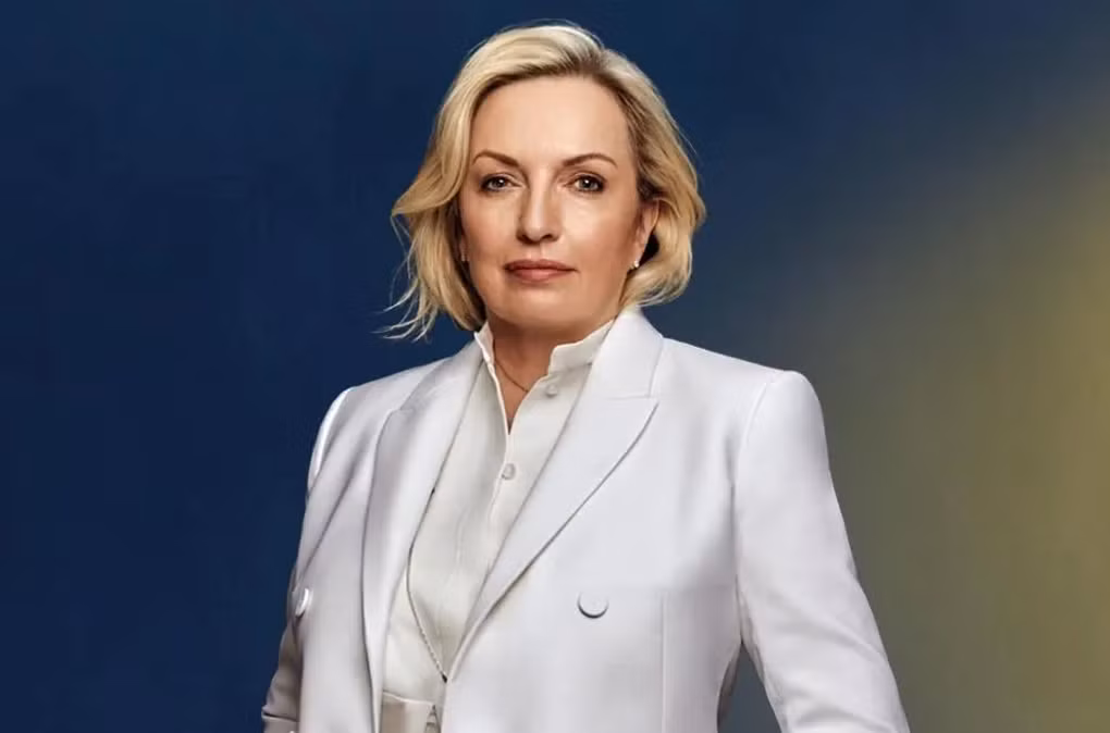 Christine Holgate (59 tuổi), Giám đốc điều hành Team Global Express. Quốc tịch: Australia. Christine Holgate đã điều hành tập đoàn vận chuyển Team Global Express vào năm 2021. Công ty đã đạt mức tăng trưởng doanh thu tăng 17% trong năm tài chính 2023. Bà cũng từng làm giám đốc điều hành của công ty thực phẩm chức năng Blackmores và giám đốc điều hành của công ty vận chuyển Australia Post.