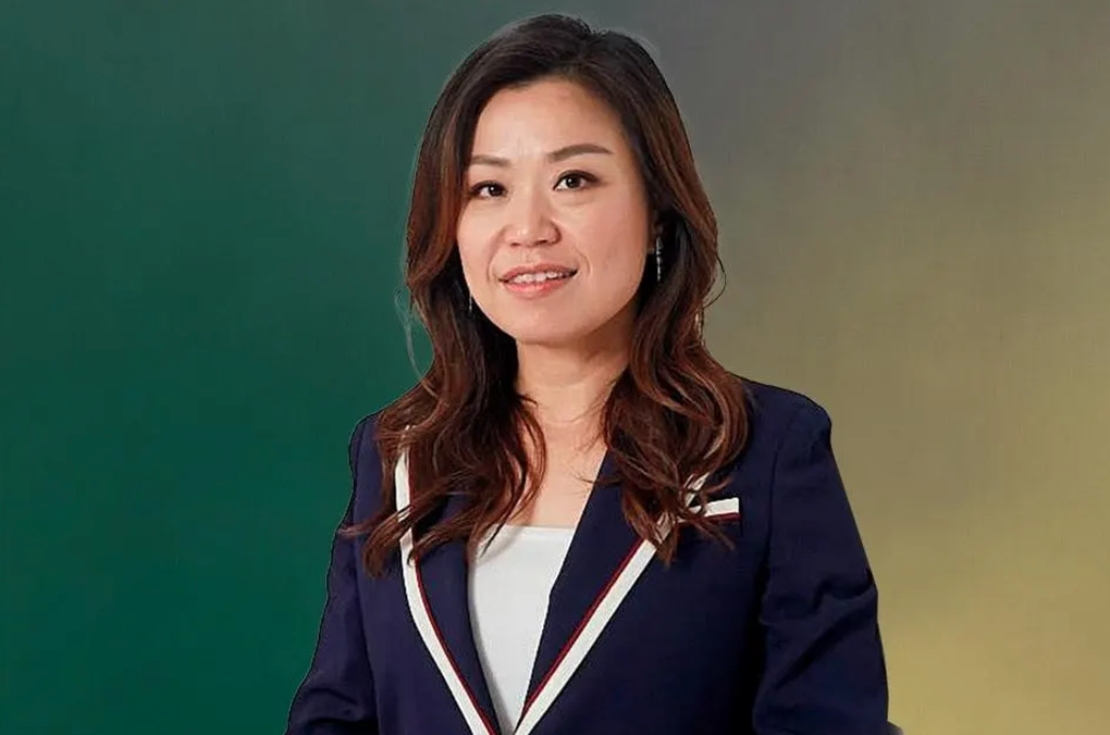 Carolyn Choo (46 tuổi), Giám đốc điều hành Worldwide Hotels. Quốc tịch: Singapore. Carolyn Choo đã kế thừa chuỗi khách sạn bình dân của bố vào năm 2002. Bà đã dẫn dắt và giúp tập đoàn mở rộng thành công sang phân khúc tầm trung tại khu vực Châu Á - Thái Bình Dương. Công ty đang sở hữu 38 khách sạn ở Singapore và sẽ bổ sung thêm 3 khách sạn mới vào cuối năm 2023. Công ty cũng sở hữu 11 khách sạn trên khắp Australia, Nhật Bản, Malaysia, Hàn Quốc và Thái Lan.