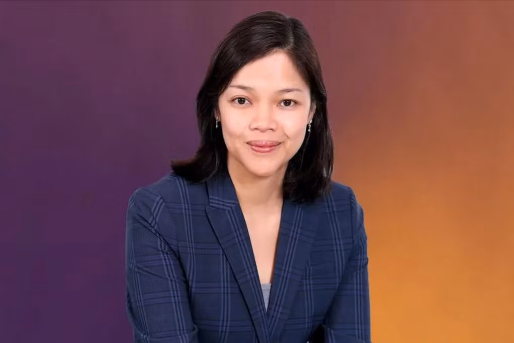 Stephanie Hui (50 tuổi), Giám đốc khu vực Châu Á - Thái Bình Dương của Ngân hàng Goldman Sachs. Quốc tịch: Hong Kong. Stephanie Hui đã giúp tập đoàn thực hiện thông công thương vụ sở hữu 7% cổ phần của Ngân hàng Công thương Trung Quốc (ICBC) vào năm 2006 với giá 2,5 tỷ USD trước đợt IPO. Thương vụ này đã trở thành một trong những khoản đầu tư sinh lời nhất của Ngân hàng Goldman Sachs. Dưới sự lãnh đạo của bà, công ty cũng đã thu về 36 triệu USD với ứng dụng giao đồ ăn lớn nhất Hàn Quốc Woowa Brothers vào năm 2014 và thương vụ gọi vốn 50 triệu USD năm 2021 tại Perfect Corp.