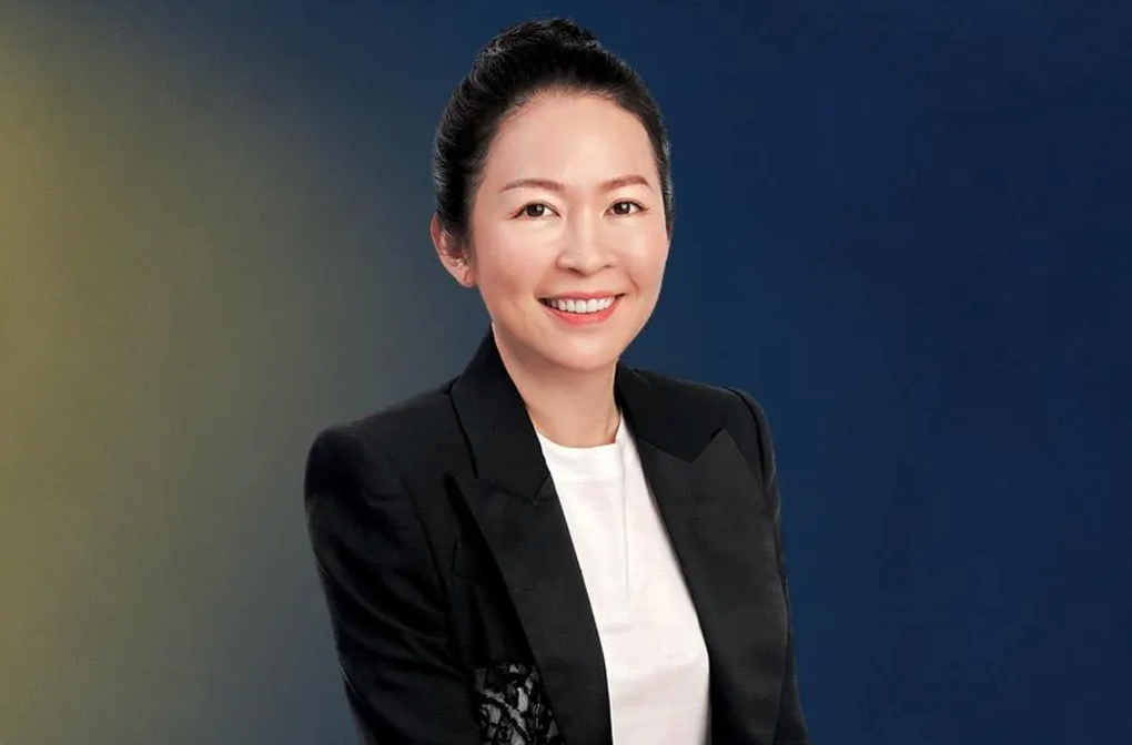 Trudy Dai (47 tuổi), Giám đốc điều hành Taobao và Tmall của Alibaba Group. Quốc tịch: Trung Quốc. Trudy Dai là một trong những thành viên sáng lập ban đầu của tập đoàn thương mại điện tử khổng lồ Trung Quốc Alibaba Group. Mới đây, bà đã được bổ nhiệm làm Giám đốc điều hành của Taobao và Tmall sau khi công ty quyết định chia thành 5 đơn vị kinh doanh nhỏ hơn.