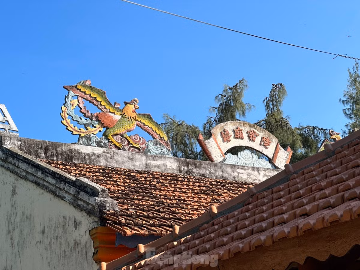 Ngư dân nơi đây tin rằng ngôi đền thờ Lăng Ông Nam Hải linh thiêng nhìn ra Hòn Yến sẽ giúp thời tiết mưa thuận gió hòa, mang lại những vụ cá bội thu và một cuộc sống đủ đầy.