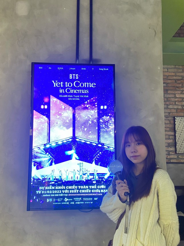 GenZ thích thú "đu" concert thần tượng qua màn ảnh rộng - Hình 2 GenZ thich thu