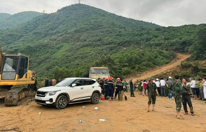 Toàn cảnh hiện trường vụ sạt lở.