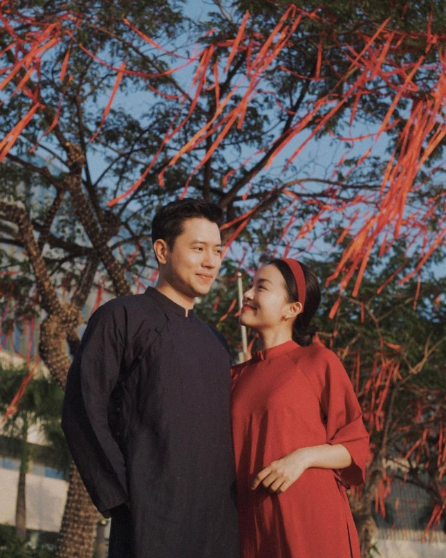 Cơ trưởng Quang Đạt cầu hôn bạn gái Lê Hà Trúc - Hình 3 Co truong Quang Dat cau hon ban gai Le Ha Truc-Hinh-3
