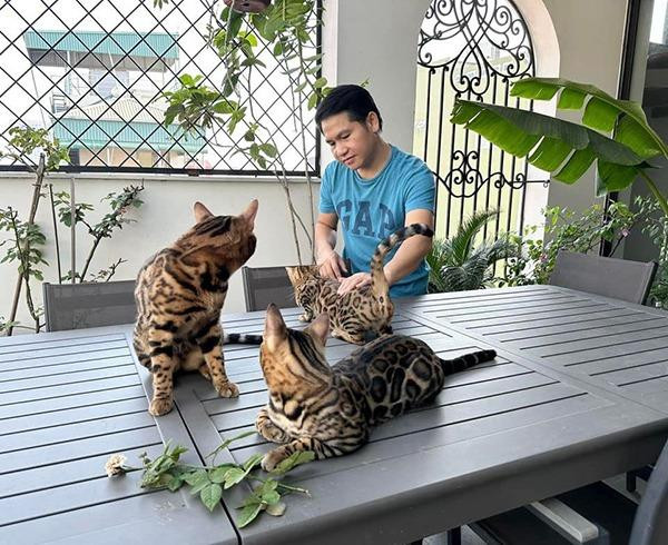 hỉ cần nam ca sĩ 'flex' nhẹ khoảng sân thượng khán giả cũng đủ hiểu căn nhà của anh giá trị như thế nào.