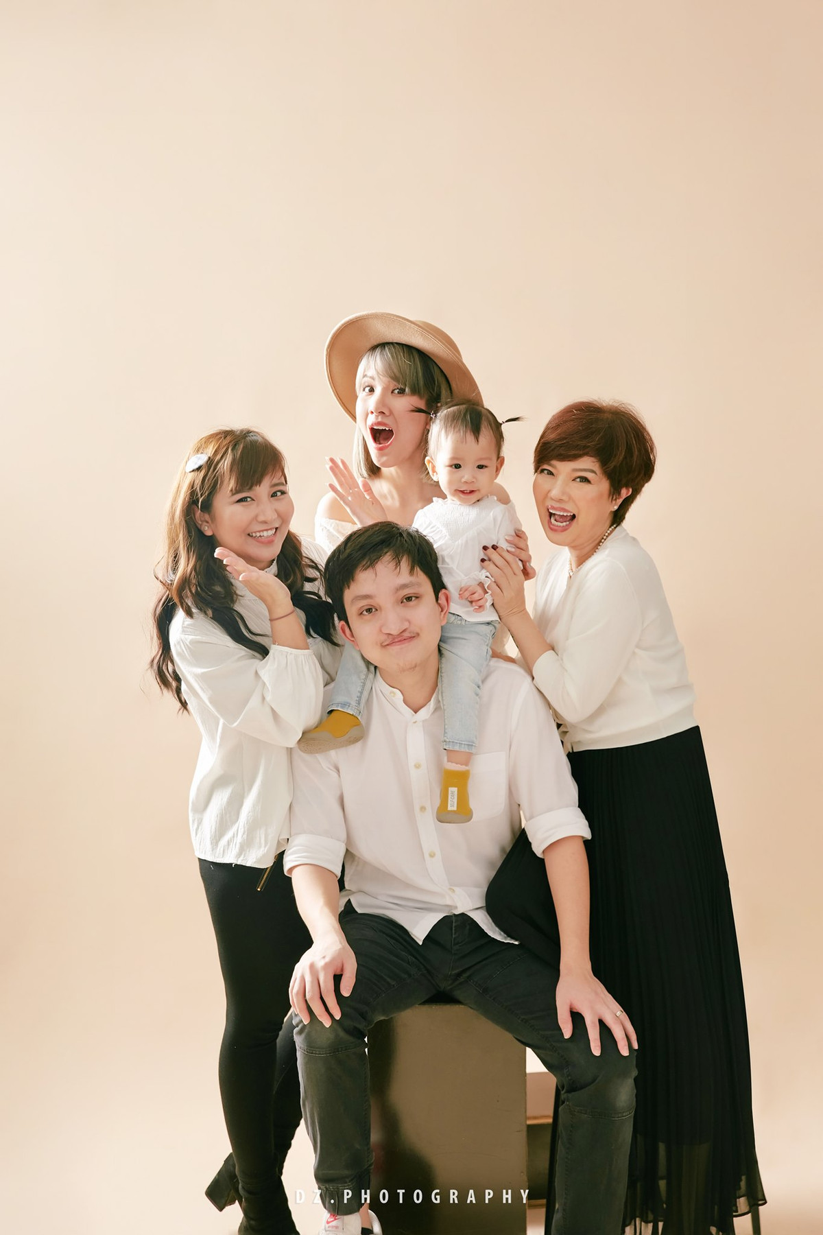 Tuoi xe chieu cua nu NSND ly hon chong sau 32 nam gan bo-Hinh-2